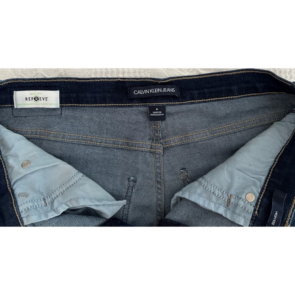 Calvin Klein Women's High Rise Stretch Denim Jean Cut Off Bermuda Shorts Size 6 - Picture 3 of 4